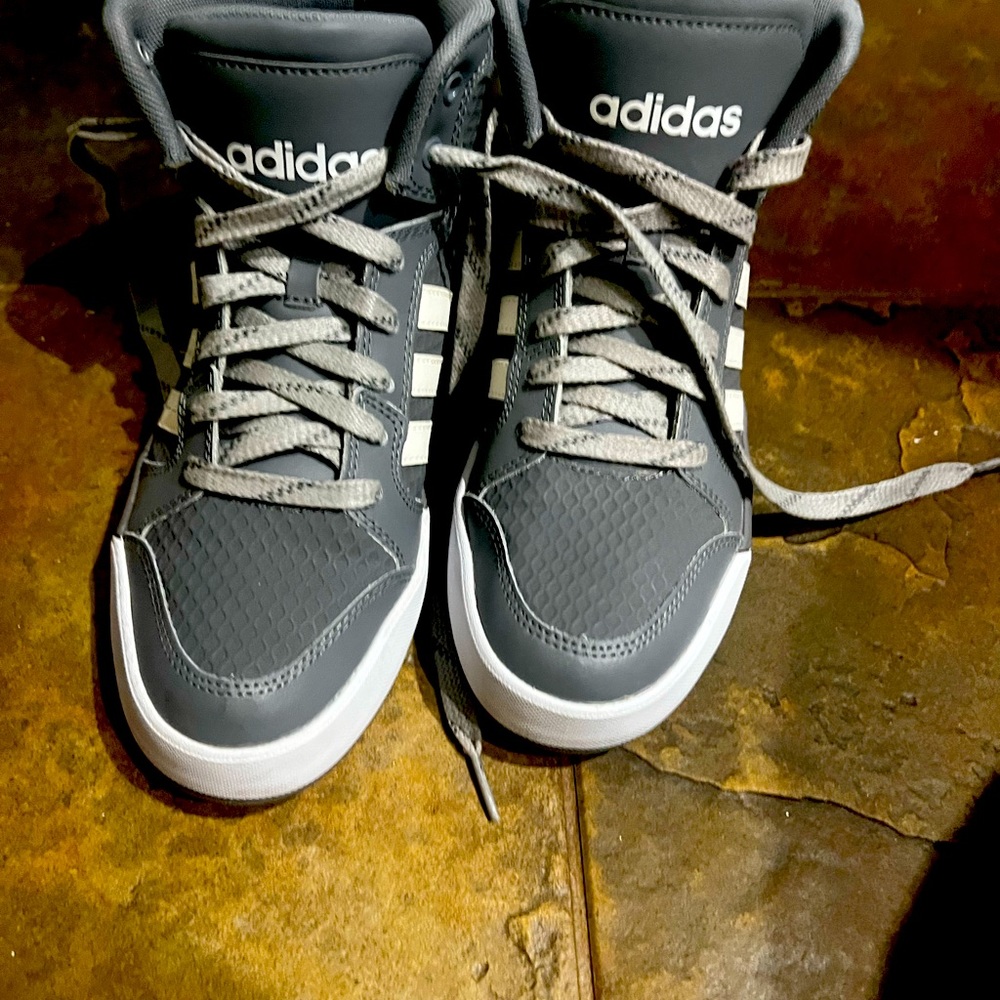 Adidas neo high tops men size 8 - gently used